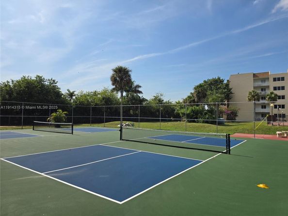 6940 Miami Gardens Dr 1319, Hialeah FL 33015