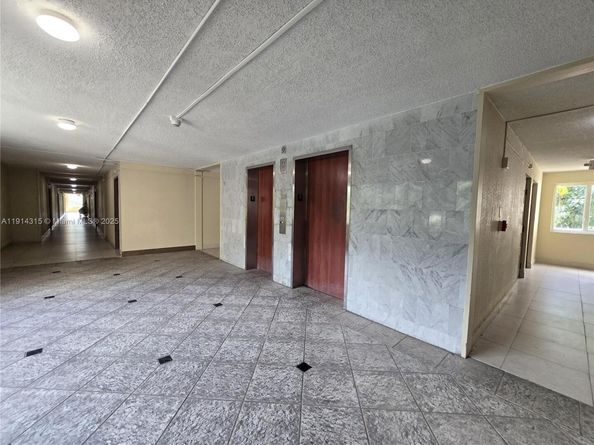 6940 Miami Gardens Dr 1319, Hialeah FL 33015