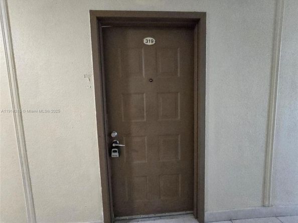 6940 Miami Gardens Dr 1319, Hialeah FL 33015