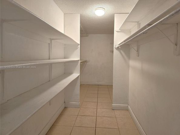 6940 Miami Gardens Dr 1319, Hialeah FL 33015