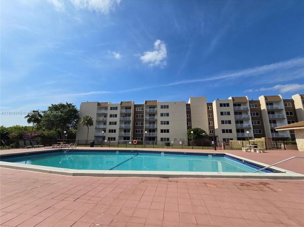 6940 Miami Gardens Dr 1319, Hialeah FL 33015