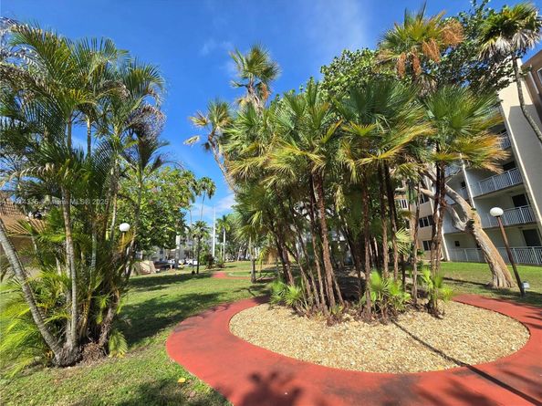 6940 Miami Gardens Dr 1319, Hialeah FL 33015