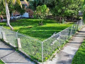 280 NW 33rd St, Miami FL 33127