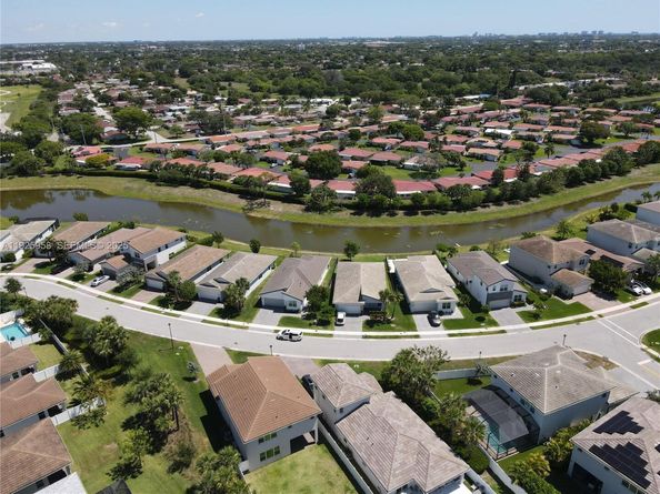 4242 Rosa Dr, Deerfield Beach FL 33064