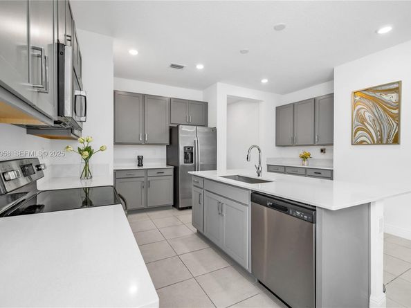 4242 Rosa Dr, Deerfield Beach FL 33064