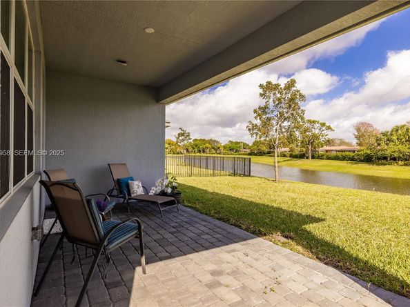 4242 Rosa Dr, Deerfield Beach FL 33064