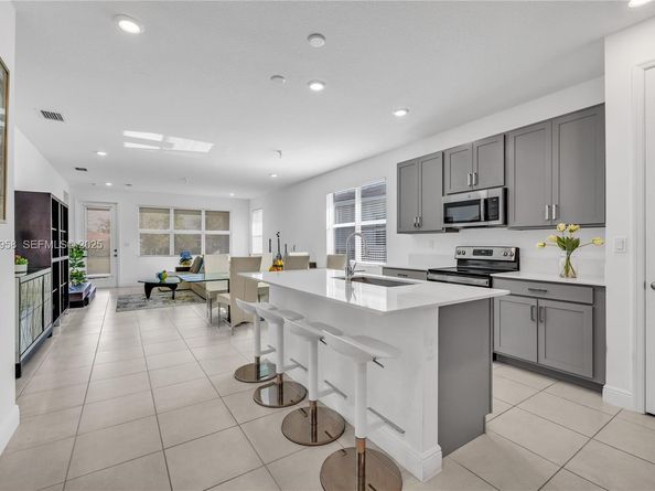 4242 Rosa Dr, Deerfield Beach FL 33064