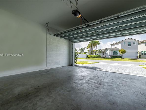 4242 Rosa Dr, Deerfield Beach FL 33064