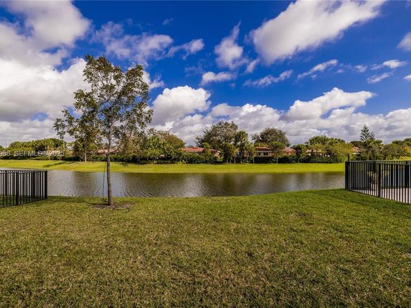 4242 Rosa Dr, Deerfield Beach FL 33064