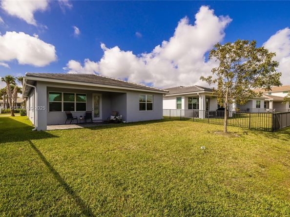 4242 Rosa Dr, Deerfield Beach FL 33064