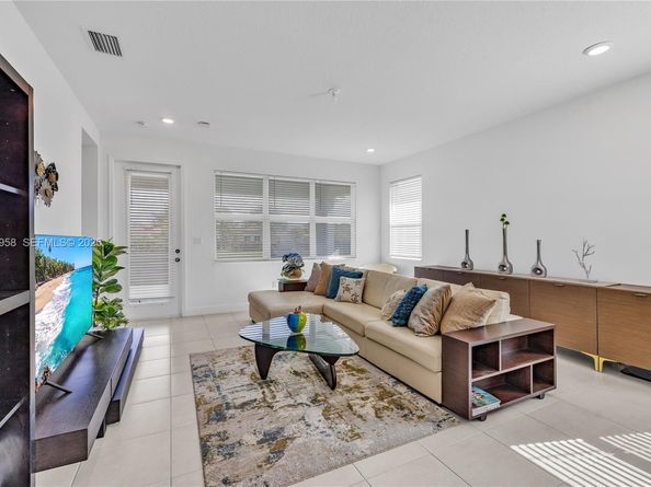 4242 Rosa Dr, Deerfield Beach FL 33064