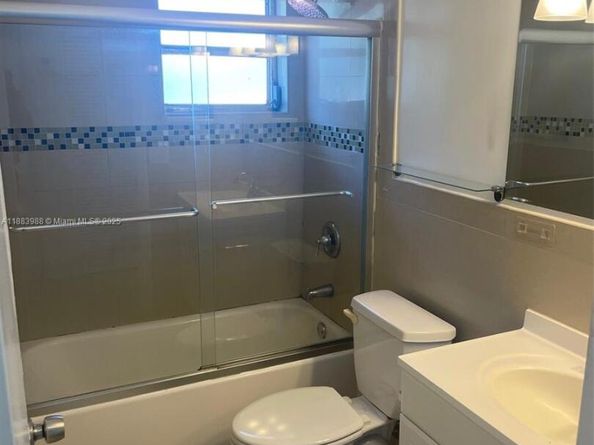 971 E 18th St, Hialeah FL 33013
