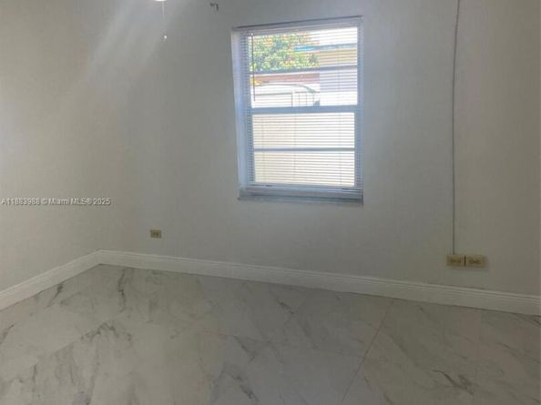 971 E 18th St, Hialeah FL 33013