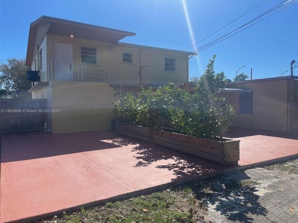 971 E 18th St, Hialeah FL 33013