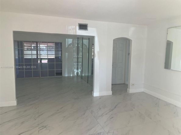 971 E 18th St, Hialeah FL 33013