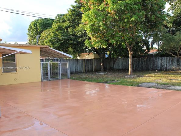 971 E 18th St, Hialeah FL 33013