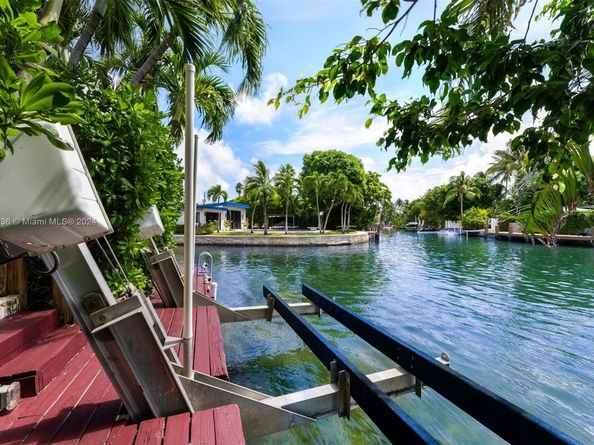 7975 Biscayne Point Cir, Miami Beach FL 33141