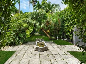 7975 Biscayne Point Cir, Miami Beach FL 33141