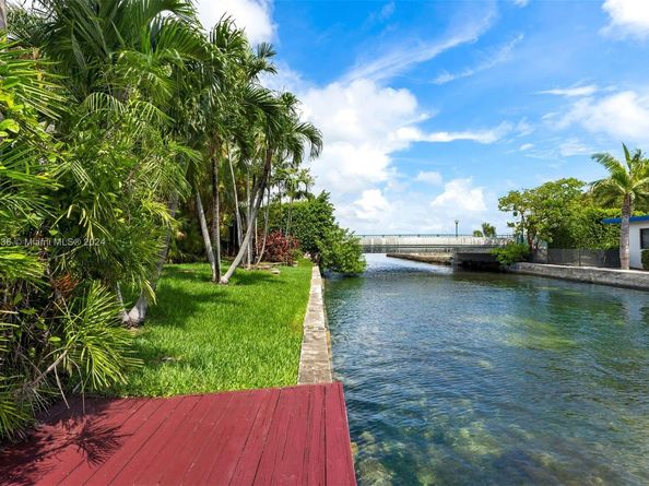 7975 Biscayne Point Cir, Miami Beach FL 33141