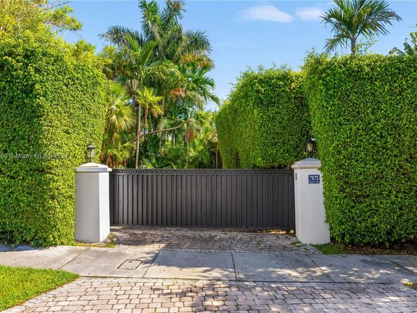 7975 Biscayne Point Cir, Miami Beach FL 33141