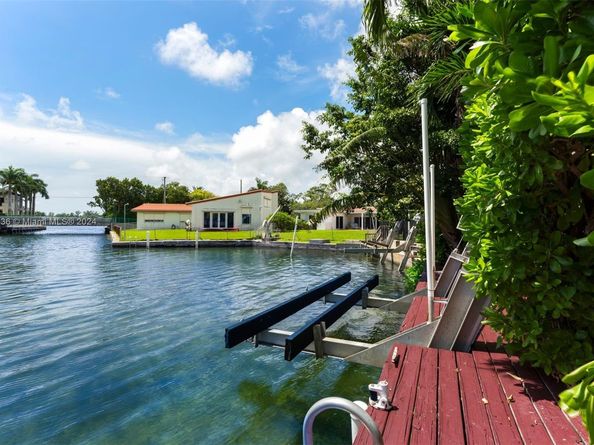 7975 Biscayne Point Cir, Miami Beach FL 33141