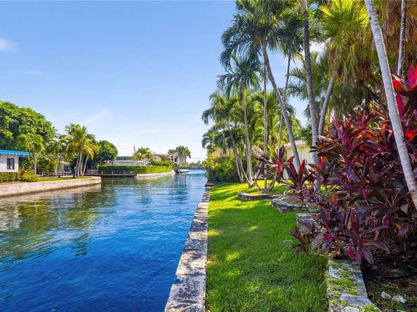 7975 Biscayne Point Cir, Miami Beach FL 33141