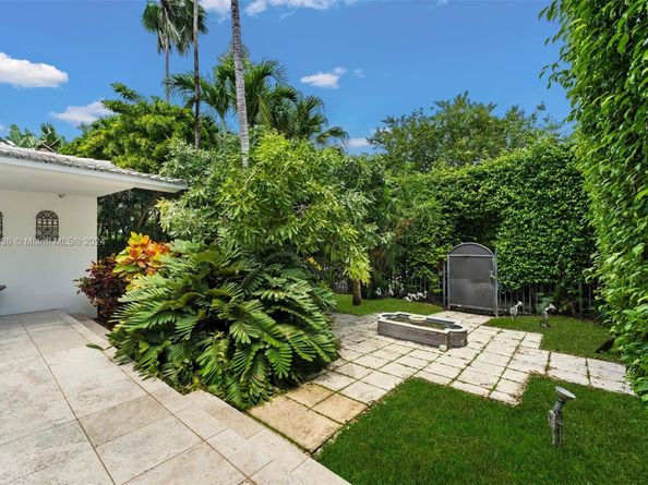 7975 Biscayne Point Cir, Miami Beach FL 33141