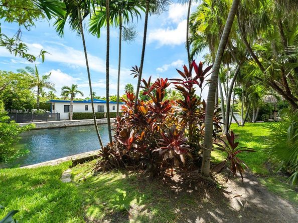 7975 Biscayne Point Cir, Miami Beach FL 33141