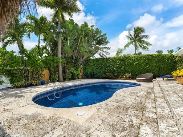 7975 Biscayne Point Cir, Miami Beach FL 33141