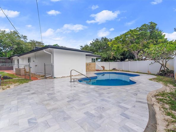1124 Yale Dr, Hollywood FL 33021