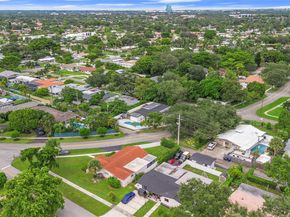 1124 Yale Dr, Hollywood FL 33021