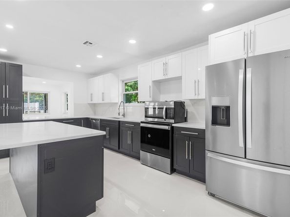 1124 Yale Dr, Hollywood FL 33021