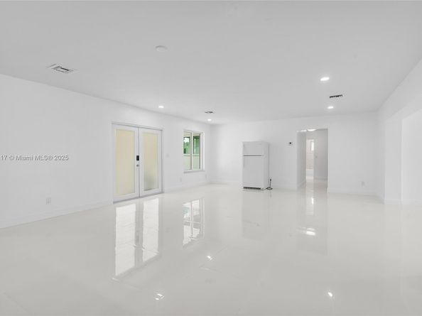 1124 Yale Dr, Hollywood FL 33021