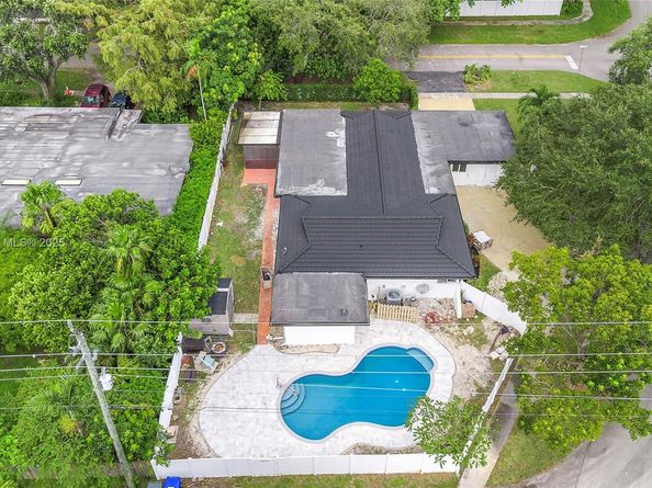 1124 Yale Dr, Hollywood FL 33021