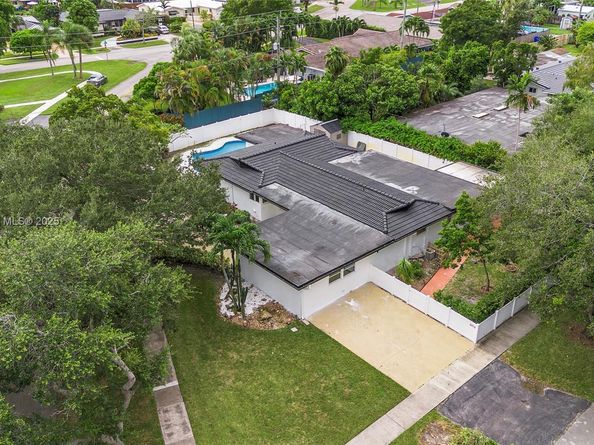 1124 Yale Dr, Hollywood FL 33021