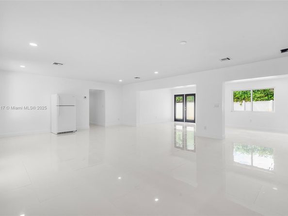 1124 Yale Dr, Hollywood FL 33021