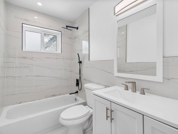 1124 Yale Dr, Hollywood FL 33021