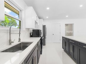 1124 Yale Dr, Hollywood FL 33021