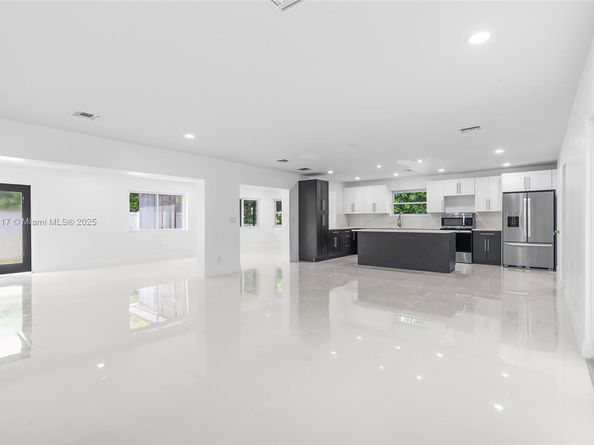 1124 Yale Dr, Hollywood FL 33021