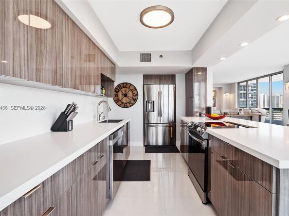 3600 Mystic Pointe Dr 1212, Aventura FL 33180