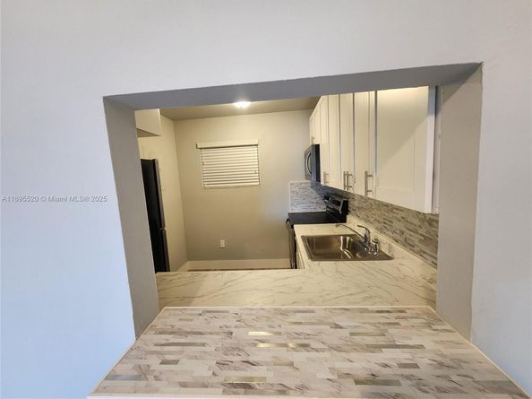 11309 SW 200th St 303C, Miami FL 33157