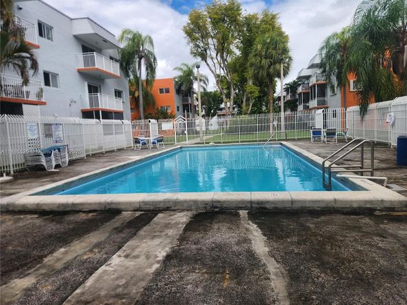 11309 SW 200th St 303C, Miami FL 33157