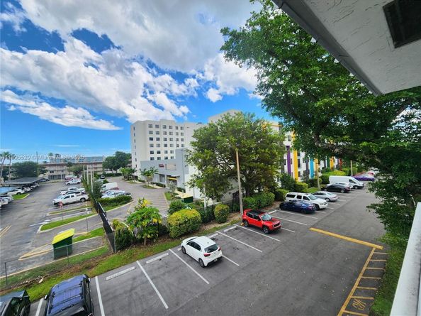 11309 SW 200th St 303C, Miami FL 33157