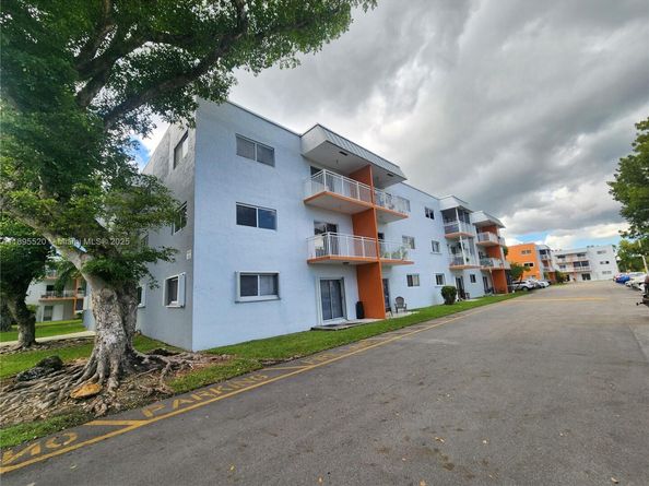 11309 SW 200th St 303C, Miami FL 33157