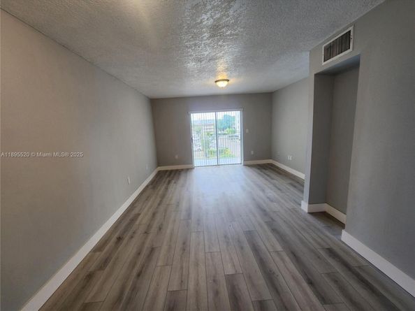 11309 SW 200th St 303C, Miami FL 33157