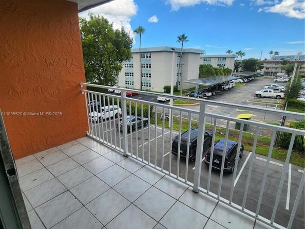 11309 SW 200th St 303C, Miami FL 33157