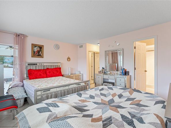 1425 Atlantic Shores Blvd 409, Hallandale Beach FL 33009