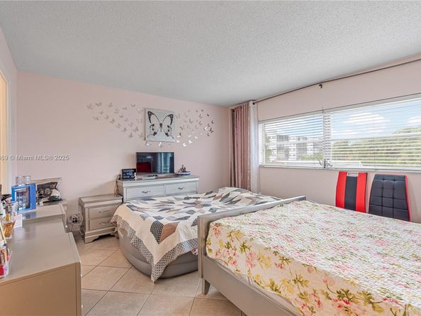 1425 Atlantic Shores Blvd 409, Hallandale Beach FL 33009