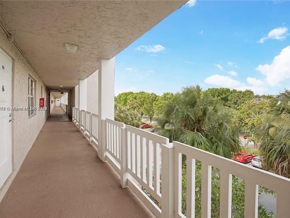 1100 NW 87th Ave 403, Coral Springs FL 33071
