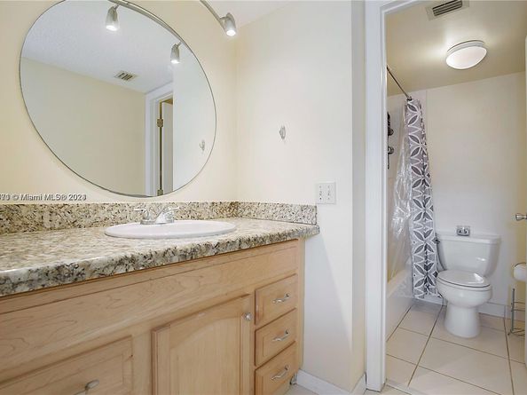 1100 NW 87th Ave 403, Coral Springs FL 33071